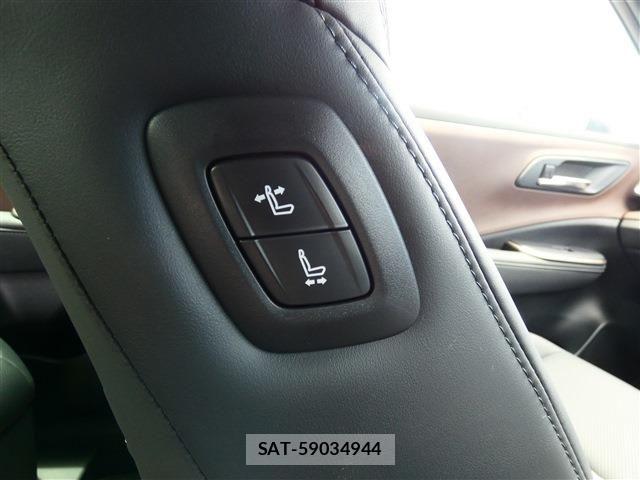 Toyota Crown Crossover 2023-04 7020236-22
