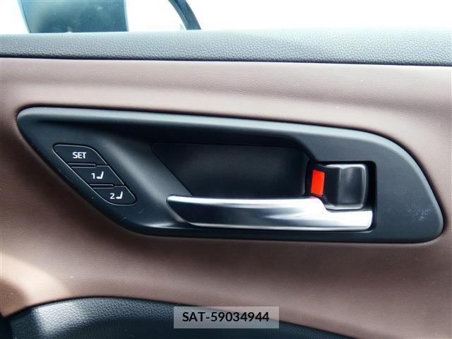 Toyota Crown Crossover 2023-04 7020236-24