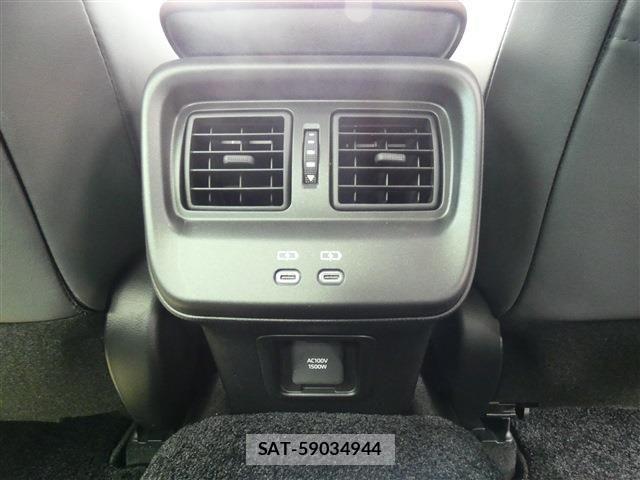 Toyota Crown Crossover 2023-04 7020236-26