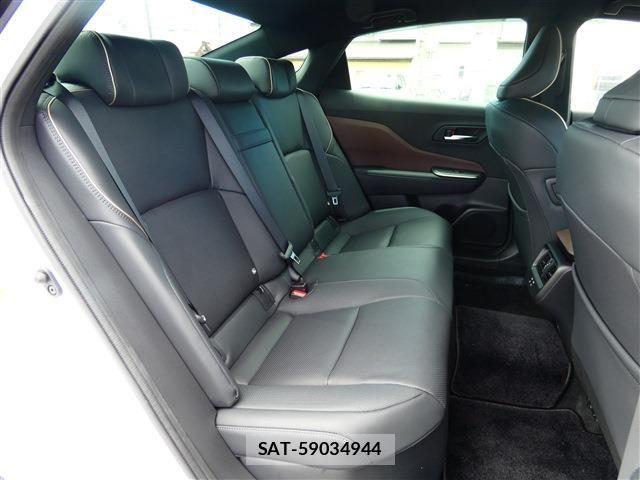 Toyota Crown Crossover 2023-04 7020236-27