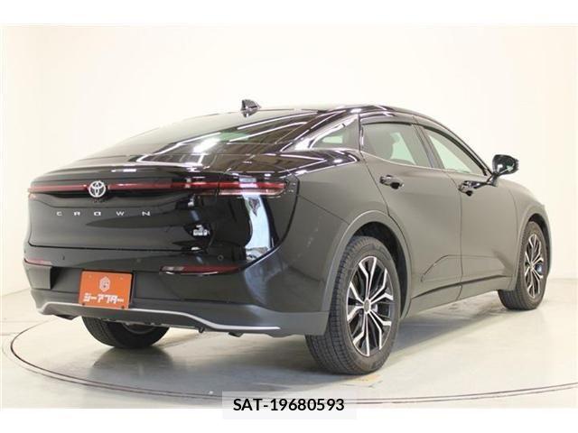 Toyota Crown Crossover 2023-11 7058031-11