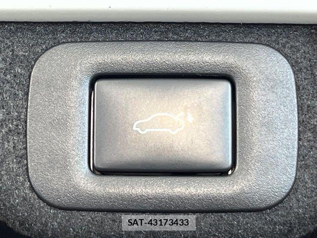 Toyota Crown Crossover 2023-03 7058028-7