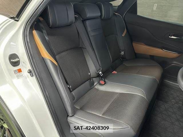 Toyota Crown Crossover 2023-03 7216506-9