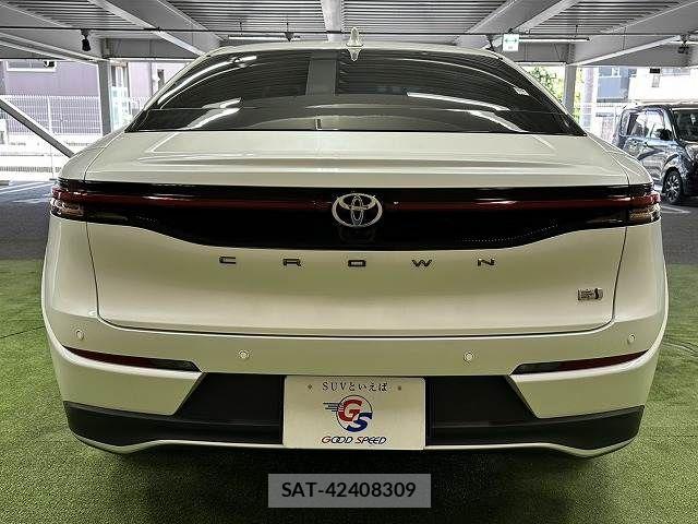 Toyota Crown Crossover 2023-03 7216506-18