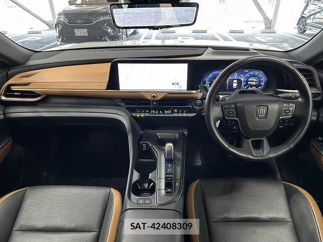 Toyota Crown Crossover 2023-03 7216506-2
