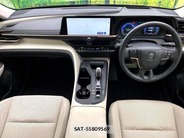 Toyota Crown Crossover 2023-02 7216507-1