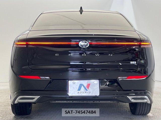 Toyota Crown Crossover 2023-09 7216523-17