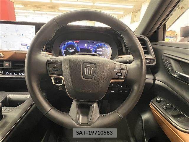 Toyota Crown Crossover 2023-01 7216505-10