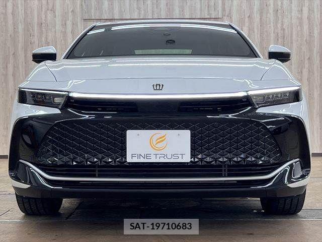 Toyota Crown Crossover 2023-01 7216505-13