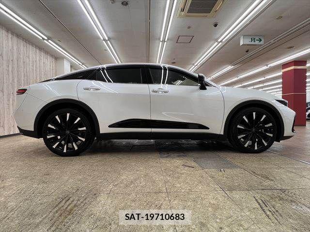 Toyota Crown Crossover 2023-01 7216505-15