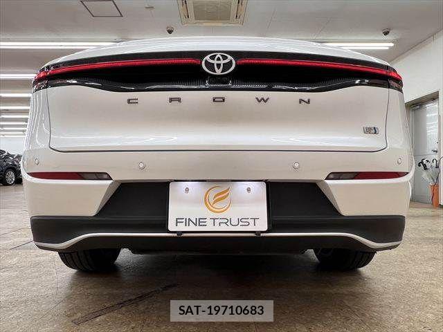 Toyota Crown Crossover 2023-01 7216505-16