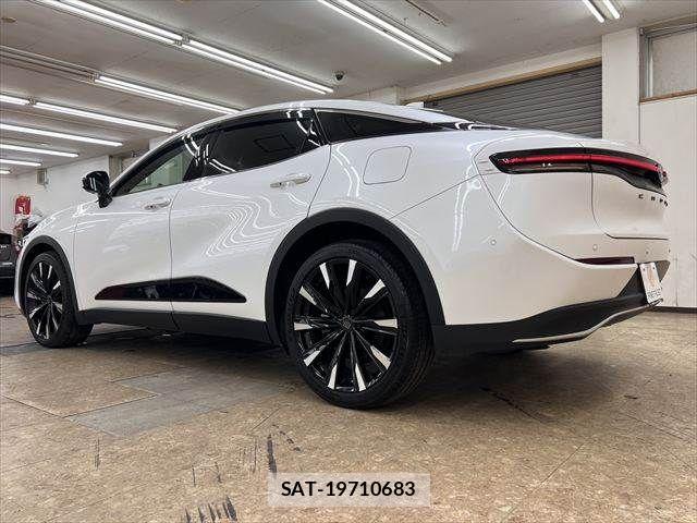 Toyota Crown Crossover 2023-01 7216505-18