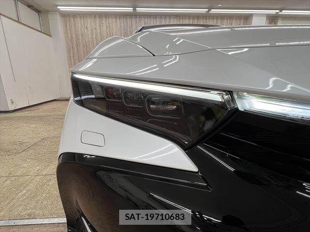 Toyota Crown Crossover 2023-01 7216505-21