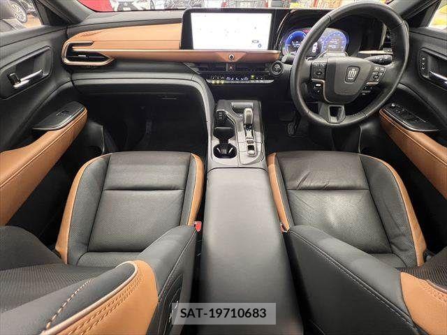 Toyota Crown Crossover 2023-01 7216505-2