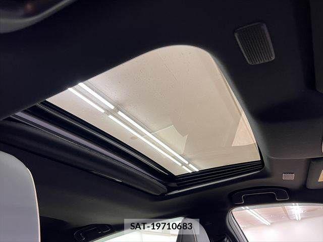 Toyota Crown Crossover 2023-01 7216505-3