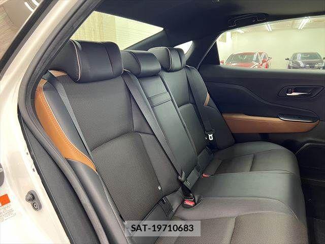Toyota Crown Crossover 2023-01 7216505-8