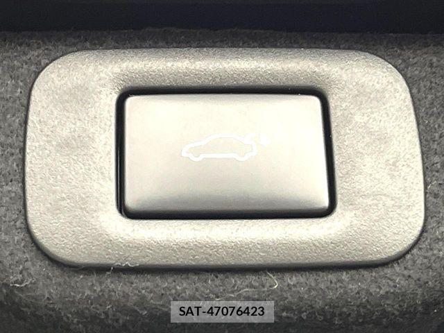 Toyota Crown Crossover 2023-04 7216520-5