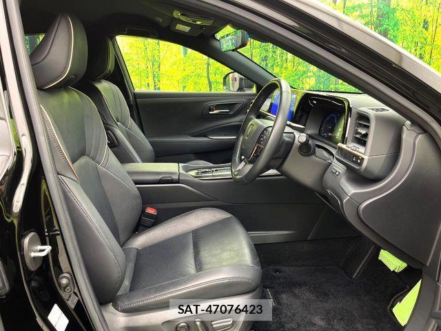 Toyota Crown Crossover 2023-04 7216520-7