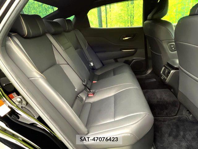 Toyota Crown Crossover 2023-04 7216520-8