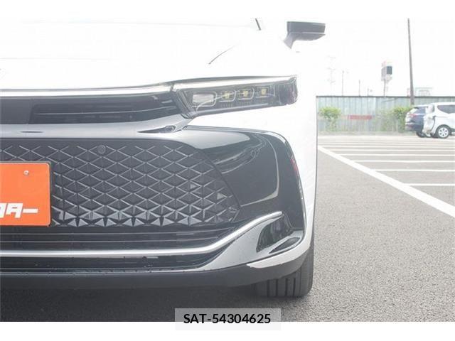 Toyota Crown Crossover 2023-02 7216509-10
