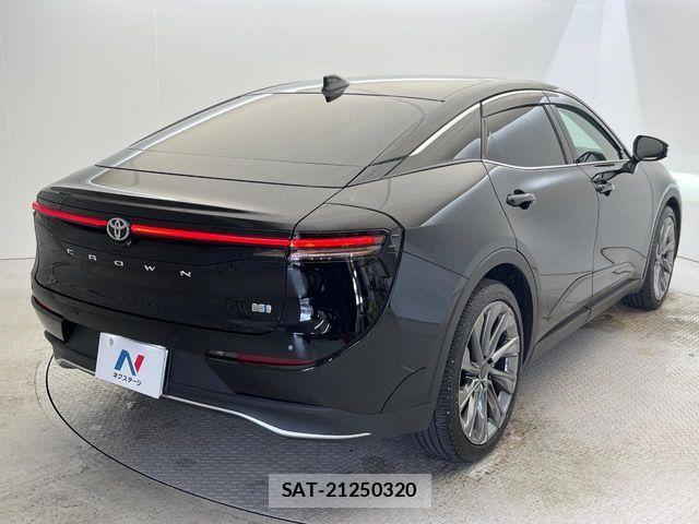 Toyota Crown Crossover 2023-10 7216525-17
