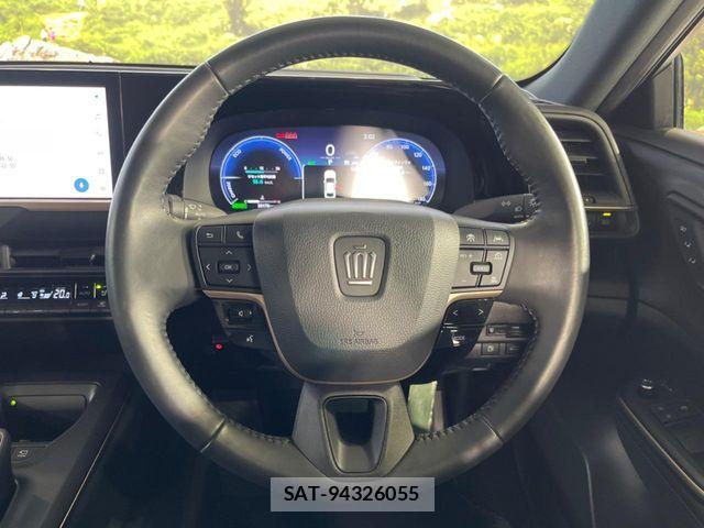 Toyota Crown Crossover 2023-06 7216512-9