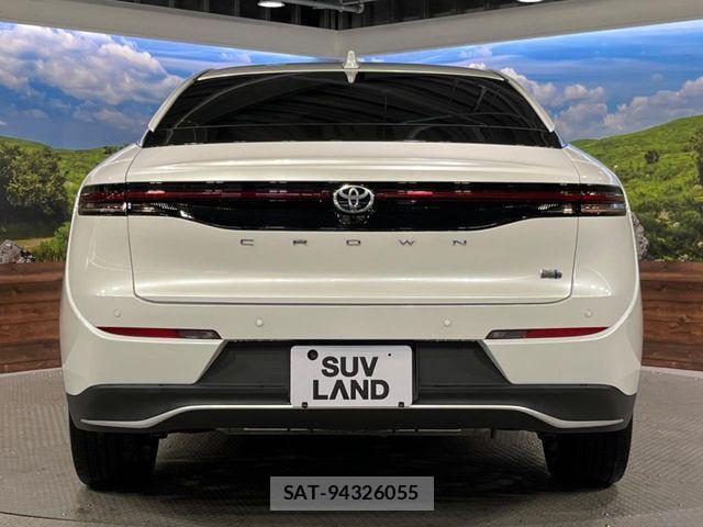 Toyota Crown Crossover 2023-06 7216512-13