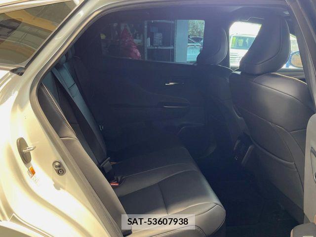 Toyota Crown Crossover 2023-08 7216524-9