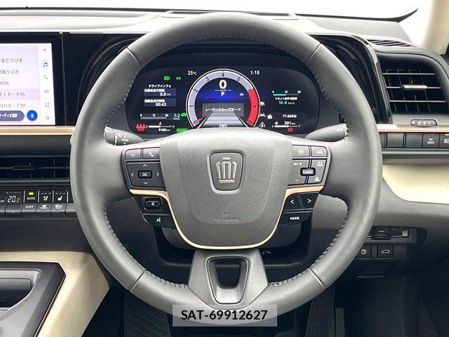 Toyota Crown Crossover 2023-09 7216521-10