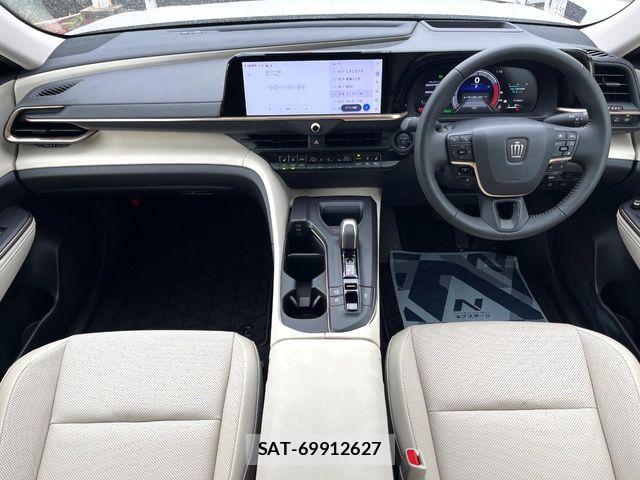 Toyota Crown Crossover 2023-09 7216521-1