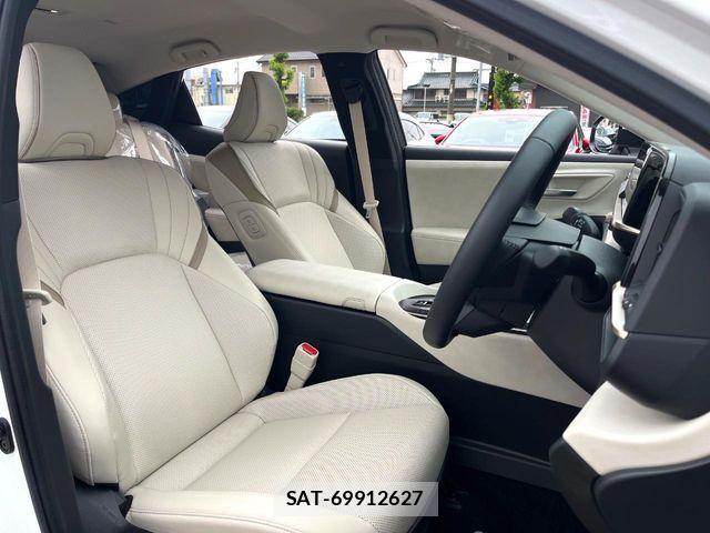 Toyota Crown Crossover 2023-09 7216521-7