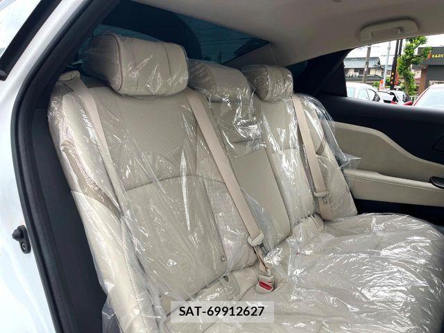 Toyota Crown Crossover 2023-09 7216521-8