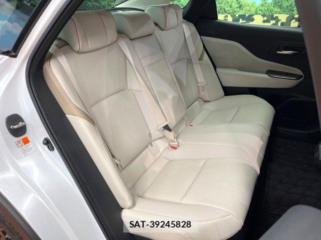 Toyota Crown Crossover 2023-06 7216511-11