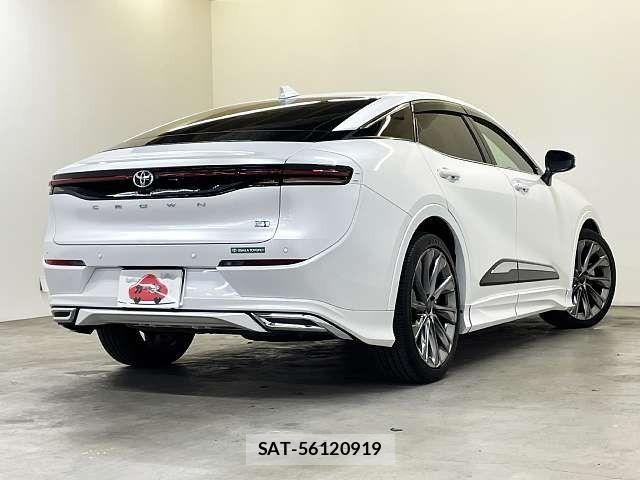 Toyota Crown Crossover 2024-04 7216530-2