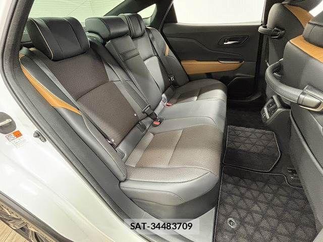 Toyota Crown Crossover 2022-12 7250242-5