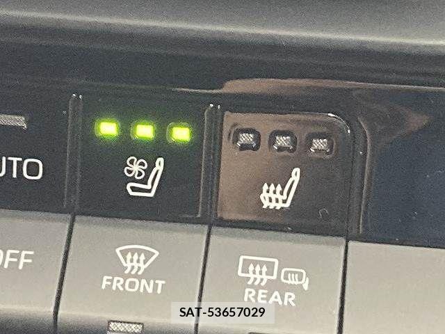 Toyota Crown Crossover 2023-04 7250247-7