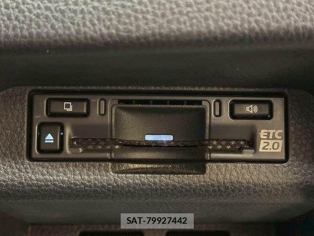Toyota Crown Crossover 2023-03 7250251-7