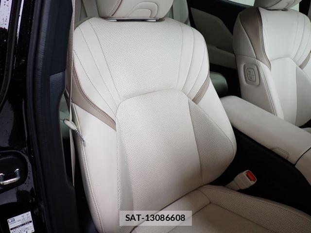 Toyota Crown Crossover 2023-08 7271732-22