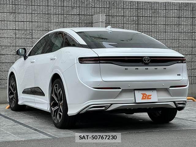 Toyota Crown Crossover 2022-10 7271735-12