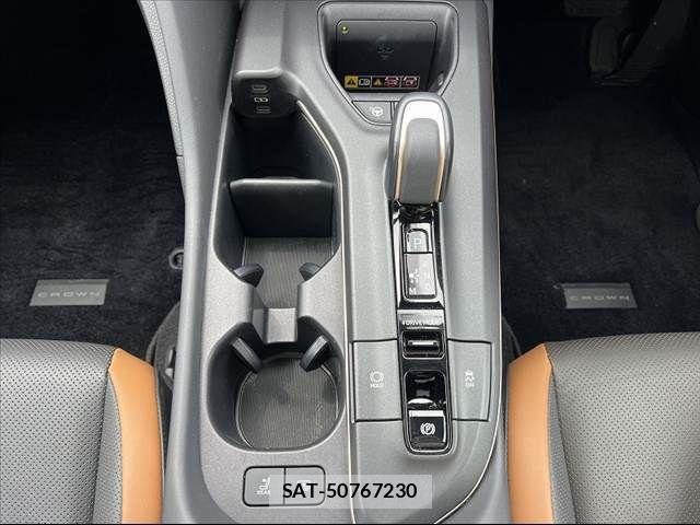 Toyota Crown Crossover 2022-10 7271735-22