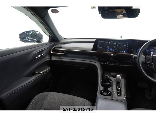 Toyota Crown Crossover 2023-04 7271734-11