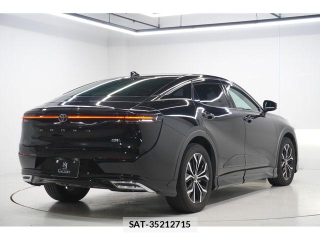 Toyota Crown Crossover 2023-04 7271734-4