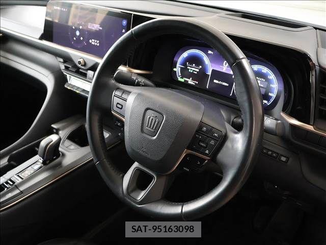 Toyota Crown Crossover 2023-09 7326348-9