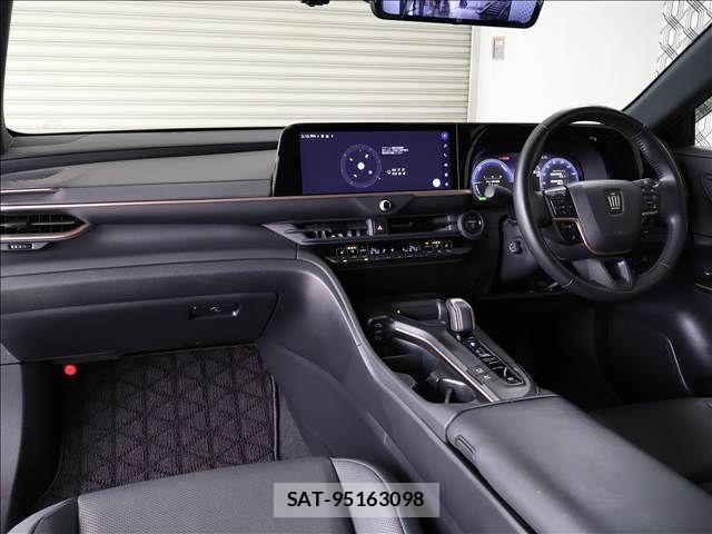 Toyota Crown Crossover 2023-09 7326348-2