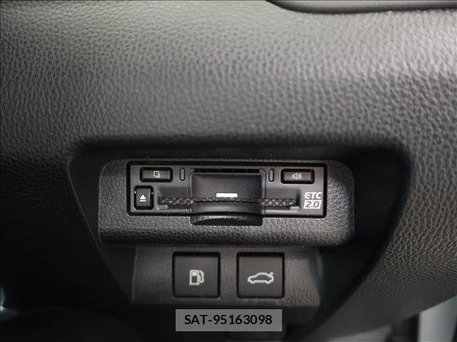 Toyota Crown Crossover 2023-09 7326348-8