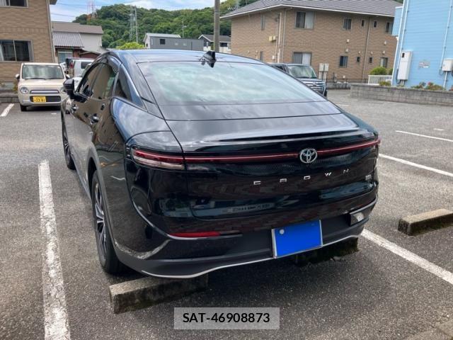 Toyota Crown Crossover 2023-06 7326358-3