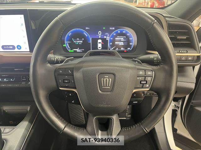 Toyota Crown Crossover 2023-03 7326359-9