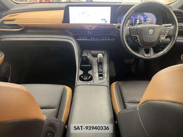 Toyota Crown Crossover 2023-03 7326359-2