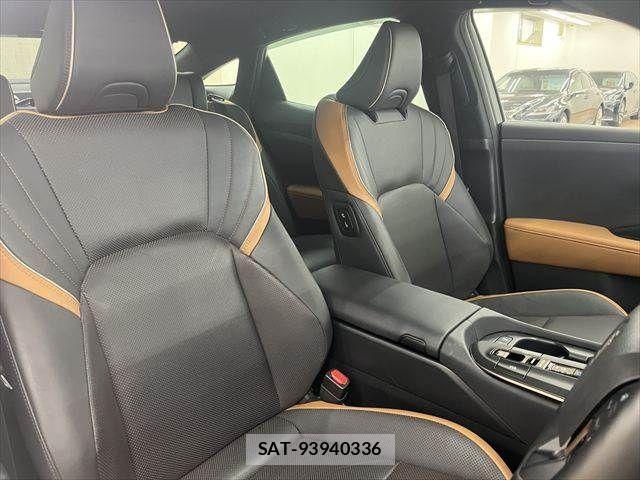 Toyota Crown Crossover 2023-03 7326359-6
