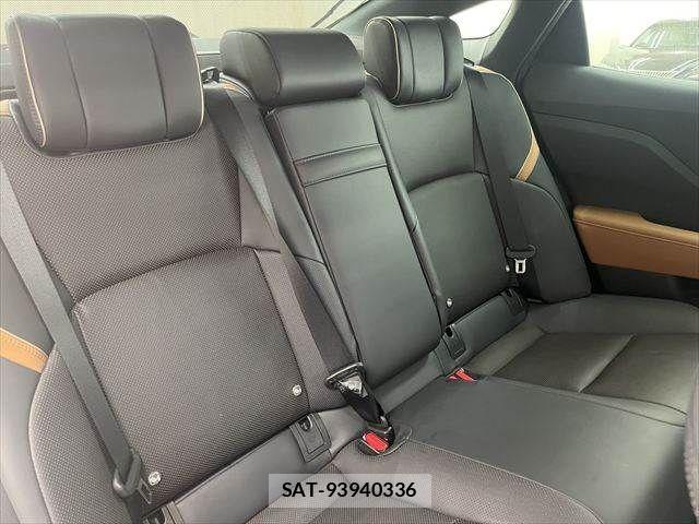 Toyota Crown Crossover 2023-03 7326359-7
